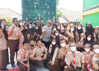 Police and Army Goes To School Sambangi SMAN 1 Cikarang Pusat