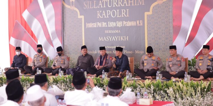 Kapolri Silaturahmi dengan Masyayikh dan Sesepuh Ponpes Al Falah Ploso Kediri