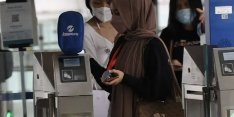 Anies Naikan Paket Tarif Integrasi Busway, MRT dan LRT