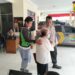 Lansia Terlantar Ditampung Polsek Cikarang Barat Sudah Dijemput Keluarganya