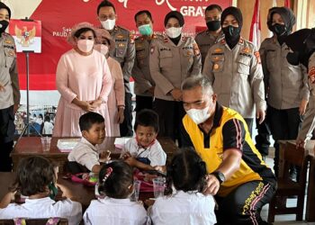 Peringati HUT Polwan ke-74, Ditbinmas Gelar Baksos di Sekolah Darurat