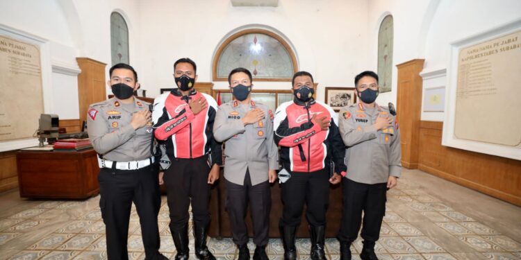 Sabar dan Tolak 86, 2 Anggota Satlantas Polrestabes Surabaya Diapresiasi Kapolda Jatim
