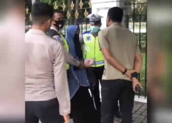 Bawa Senjata dan Terobos Istana, Wanita Bercadar Diamankan Polisi dan Paspampres