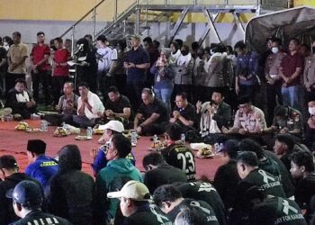 Pray for Kanjuruhan di Stadion Wibawa Mukti