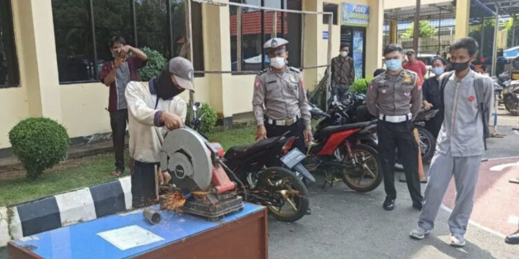 Cegah Balap Liar, 150 Knalpot Sitaan Polisi Dimusnahkan