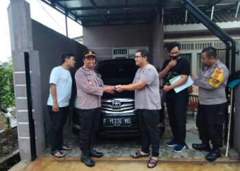 Ungkap Curanmor, Polsek Setu Kembalikan 1 Unit Mobil kepada Pemiliknya