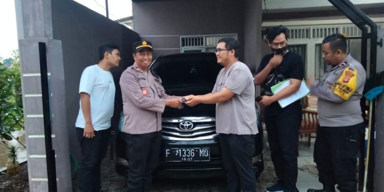 Ungkap Curanmor, Polsek Setu Kembalikan 1 Unit Mobil kepada Pemiliknya