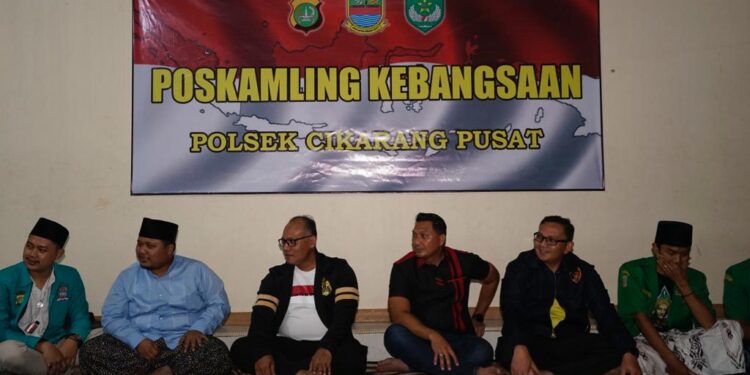 Jaga Keamanan Lingkungan, Warga Cikpus Hadirkan Poskamling Kebangsaan