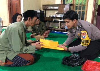 Polda Jatim Salurkan Tali Asih ke Keluarga Korban Tragedi Kanjuruhan