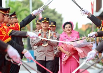 Suasana Haru Selimuti Acara Pelepasan Irjen Pol Nico Afinta