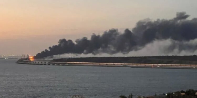 Rusia Tuduh Ukraina Dalangi Peledakan Jembatan Krimea