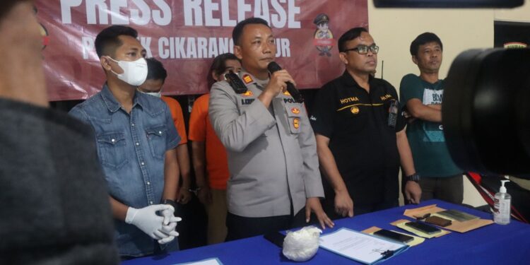 Ungkap Kasus Penipuan dan Penggelapan, Reskrim Polsek Ciktim Ringkus 2 Tersangka