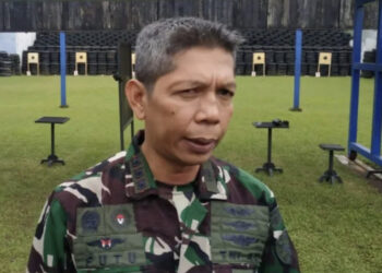TNI AU Bantu Awasi Penumpang di Bandara Husein Sastranegara