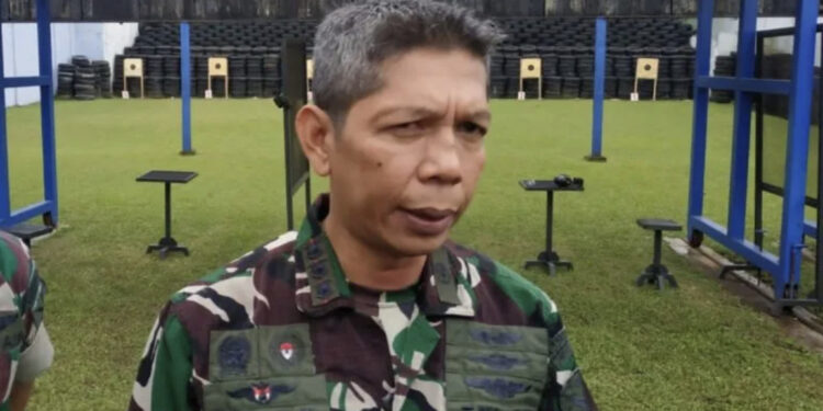 TNI AU Bantu Awasi Penumpang di Bandara Husein Sastranegara