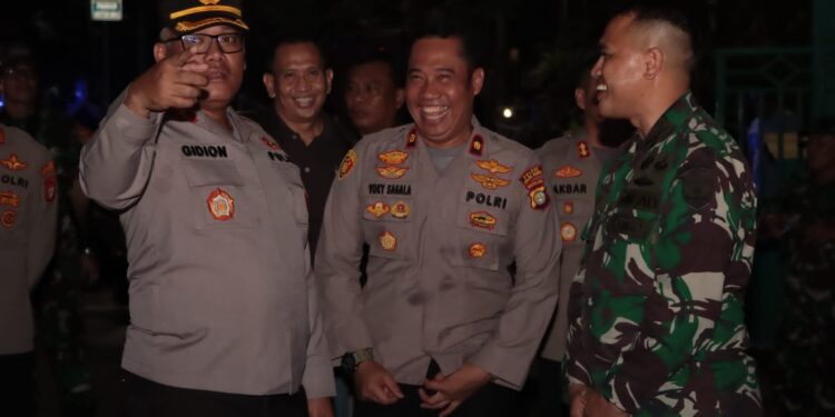 Sambangi Markas Koramil 06/Kelapa Gading, Kapolres Metro Jakut Disambut Hangat