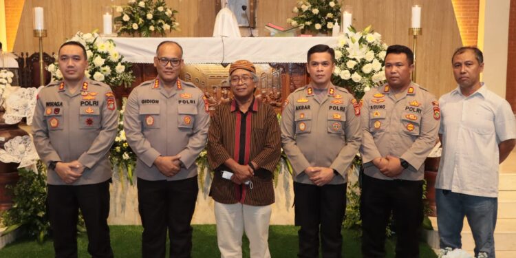 Sambangi Gereja, Kapolres Metro Jakut Pastikan Ibadah Jumat Agung Aman