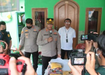 Reskrim Polres Metro Jakut Amankan Pelaku Pengoplosan Tabung Gas 3 Kg di Cilincing