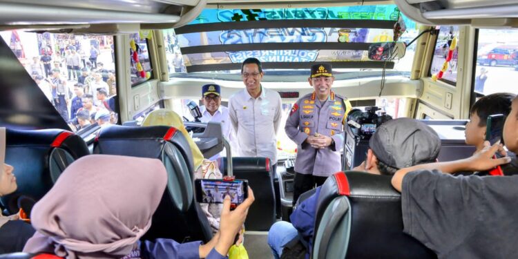 Kurangi Beban Jalan Tol dan Arteri, Kapolri Lepas 434 Bus Mudik Gratis Polri Presisi