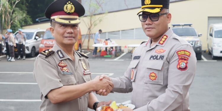 Dua Pamen Polres Metro Jakut Dapat Kenaikan Pangkat