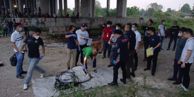 Kapolres Metro Jakut Pimpin Olah TKP Penemuan Mayat di Kolong Tol Cibitung-Cilincing