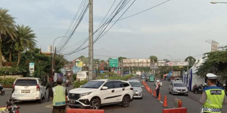 110 Mobil Diputarbalik Kena Ganjil-Genap di Jalur Puncak