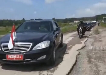 Kunjungi Lampung, Presiden Tinjau Jalan Rusak di Terusan Ryacudu