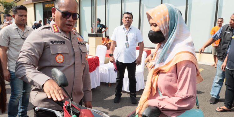Pajang Barang Bukti, Ibu Hamil Sumringah Motornya Kembali