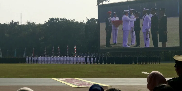 Panglima TNI Lantik 383 Perwira Remaja dan 350 Perwira Prajurit Karier