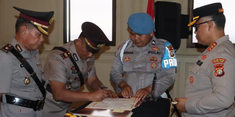 Pimpin Sertijab, Ini Pesan Kombes Gidion ke Pejabat Baru