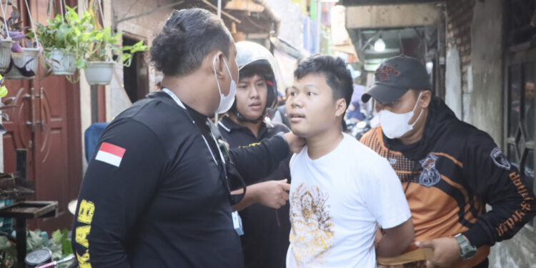 Polres Metro Jakut Ringkus Gangster Pengeroyok Suami-Istri di Warakas