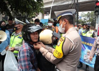 Operasi Zebra Jaya di Jakut, Polantas Bagi Brosur dan Helm
