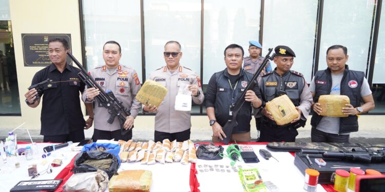 Berangus Gangster & Bandar Polres Metro Jakut “Obok-obok” Kampung Bahari