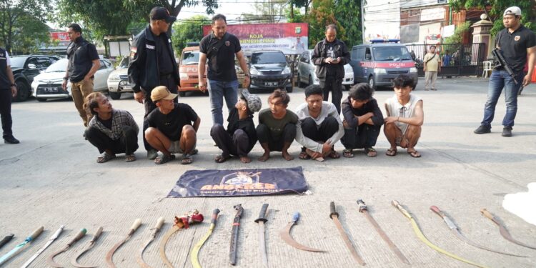 Kembali Gelar Operasi, Satgas Gakkum Polres Jakut Tangkap 10 Orang Pelaku Tawuran di Koja