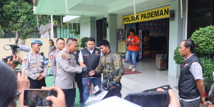 Polsek Pademangan Kembalikan Motor Milik Korban yang Dicuri Pelaku Bersenpi