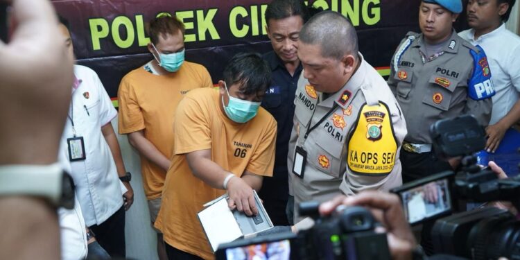 Sembunyikan Sabu Bersampul Kamus Bahasa Inggris, 3 Pengedar Ditangkap Polisi