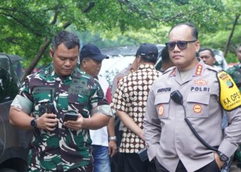 Bersama Forkopimko Kapolres Metro Jakut Sambang TPS di Koja dan Tanjung Priok
