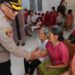 Minggu Kasih di Rumah Panti Jompo, Kapolres Metro Jakut Serahkan Kursi Roda