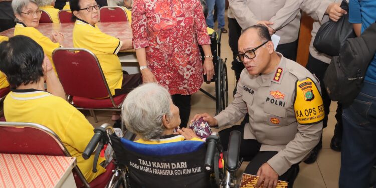 Polres Jakut “Minggu Kasih” di Rumah Lansia Atmabrata Cilincing