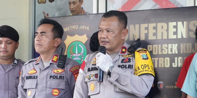 Polisi Tangkap Pencuri Besi Pembatas Jalan di Plumpang
