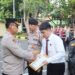Pimpin Apel Kenaikan Pangkat, Kapolres Jakut Reward PHL & Anggota Berprestasi