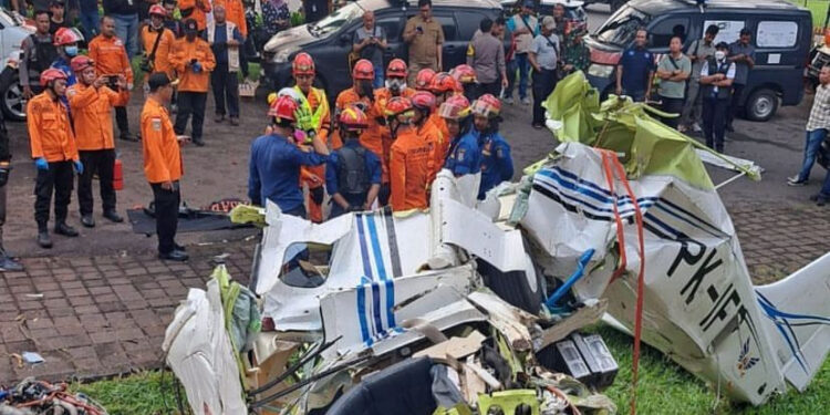 Pesawat Latih PK-IFP Jatuh Karena Cuaca Buruk