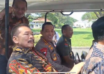 Geger Isu Penguntitan Densus 88, Jaksa Agung & Kapolri Tampak Mesra di Istana
