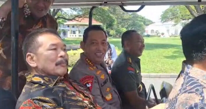 Geger Isu Penguntitan Densus 88, Jaksa Agung & Kapolri Tampak Mesra di Istana