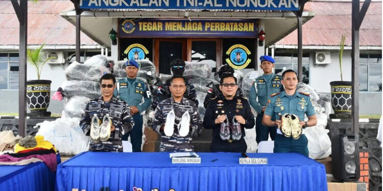 Lanal Nunukan Gagalkan Penyelindupan 50 Karung Pakaian Bekas Asal Malaysia
