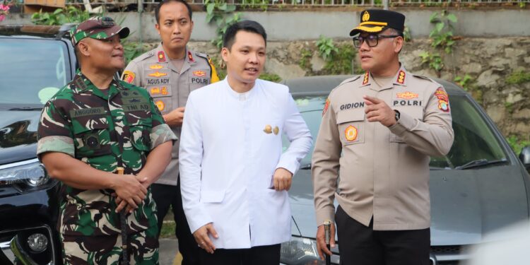 Kapolres & Dandim Jakut Pantau Pengamanan Waisak