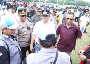 Kapolres Pimpin Pengamanan Aksi Damai Buruh di Stadion Rawa Badak