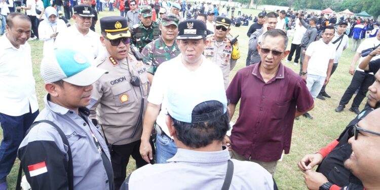 Kapolres Pimpin Pengamanan Aksi Damai Buruh di Stadion Rawa Badak