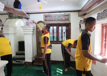 Polres Jakut Bakti Religi di Masjid Al-Alam Marunda