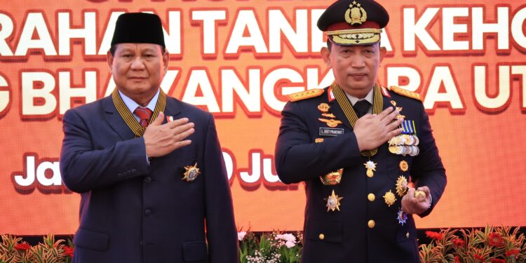 Prabowo Subianto Terima Penghargaan Tanda Kehormatan Bintang Bhayangkara Utama Polri
