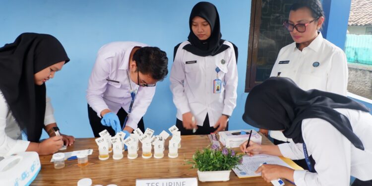 Cegah Penyalahgunaan Narkoba, Ratusan Pegawai BNN Kota Tangerang Dites Urine